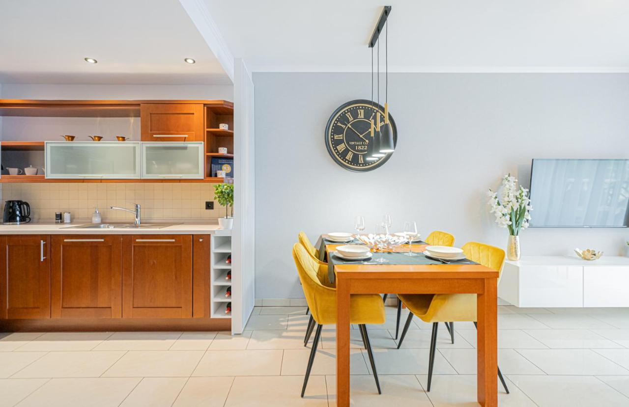 Apartment Apartament 55M2 - Darmowy Garaz - Klimatyzacja - Centrum - 24Na7 *