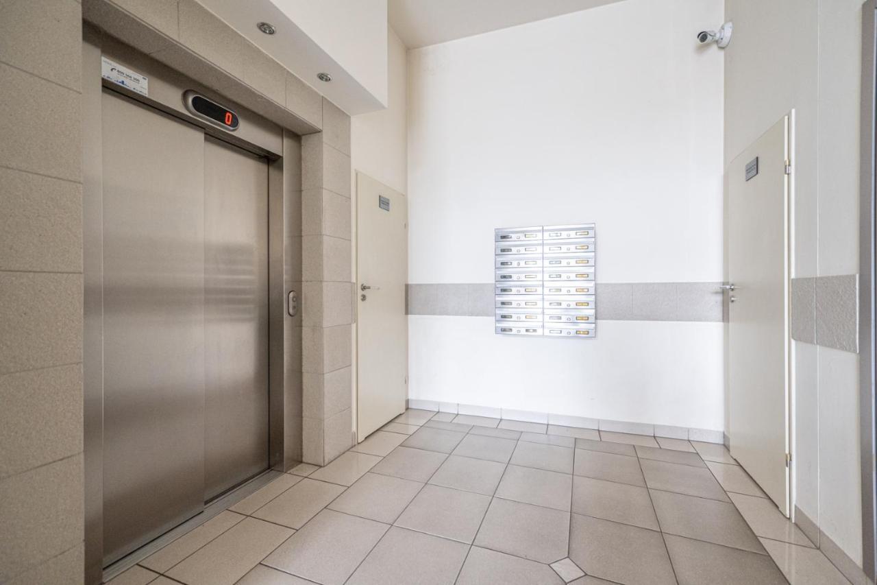 Apartment Apartament 55M2 - Darmowy Garaz - Klimatyzacja - Centrum - 24Na7